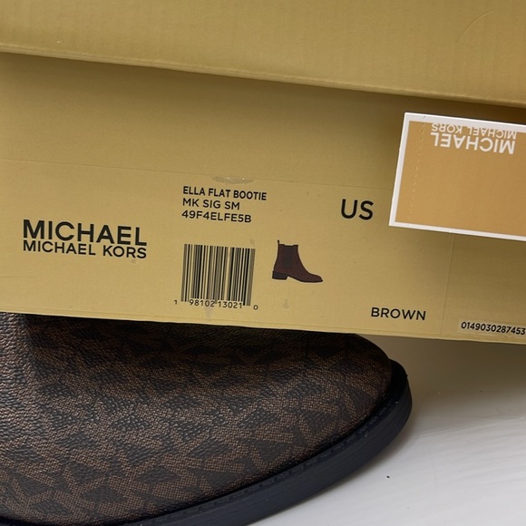 Michael Kors ELLA FLAT BOOTIE MK SIG SM
49F4ELFE5B
BROWN - Picture 16 of 16